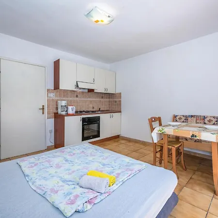 1 Bedroom Cozy In *