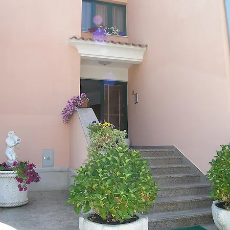 1 Bedroom Cozy In *