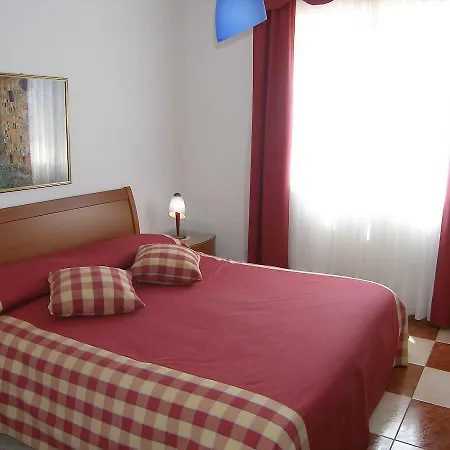 Lägenhet 1 Bedroom Cozy In Rovinj
